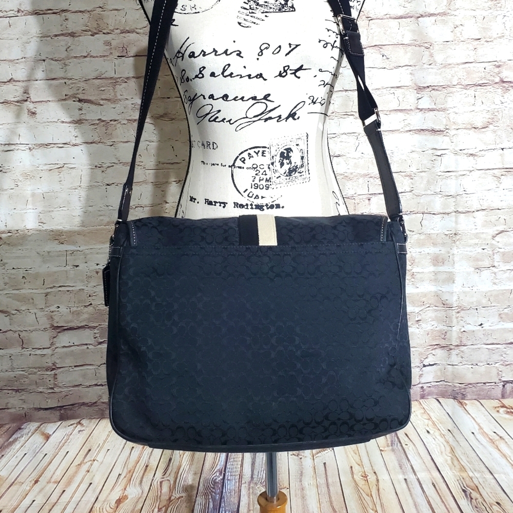 COPY - Coach 00' Large Messenger Bag EUC - Picture 3 of 8